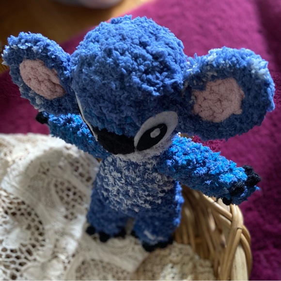 Crochet stitch plushie - Picture 8 of 11